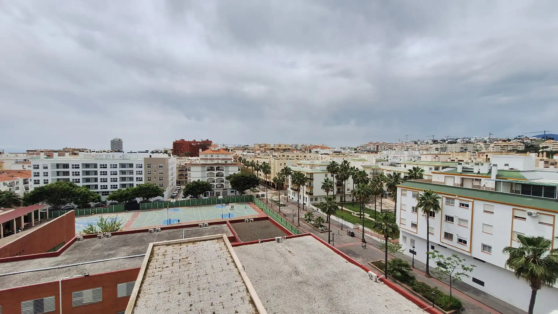 Vista exterior de Apartament en venda en Estepona amb Aire condicionat, Calefacció i Piscina