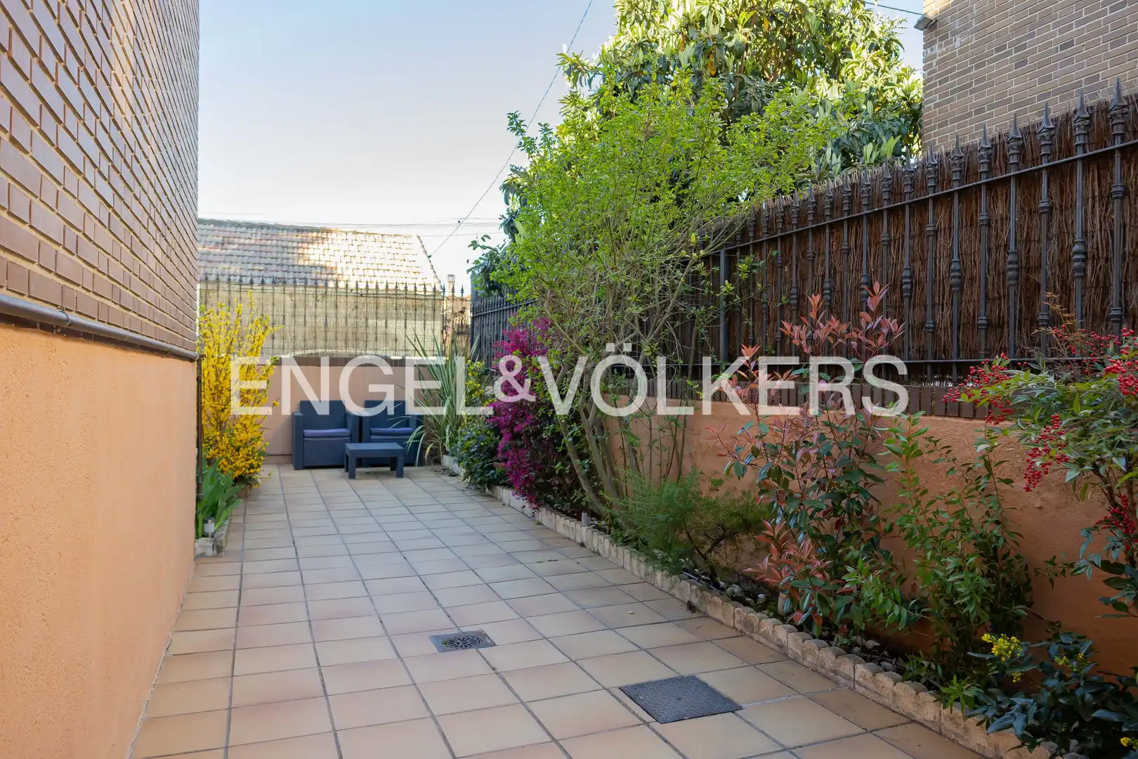 Terrassa de Casa adosada en venda en Las Rozas de Madrid amb Aire condicionat, Calefacció i Jardí privat