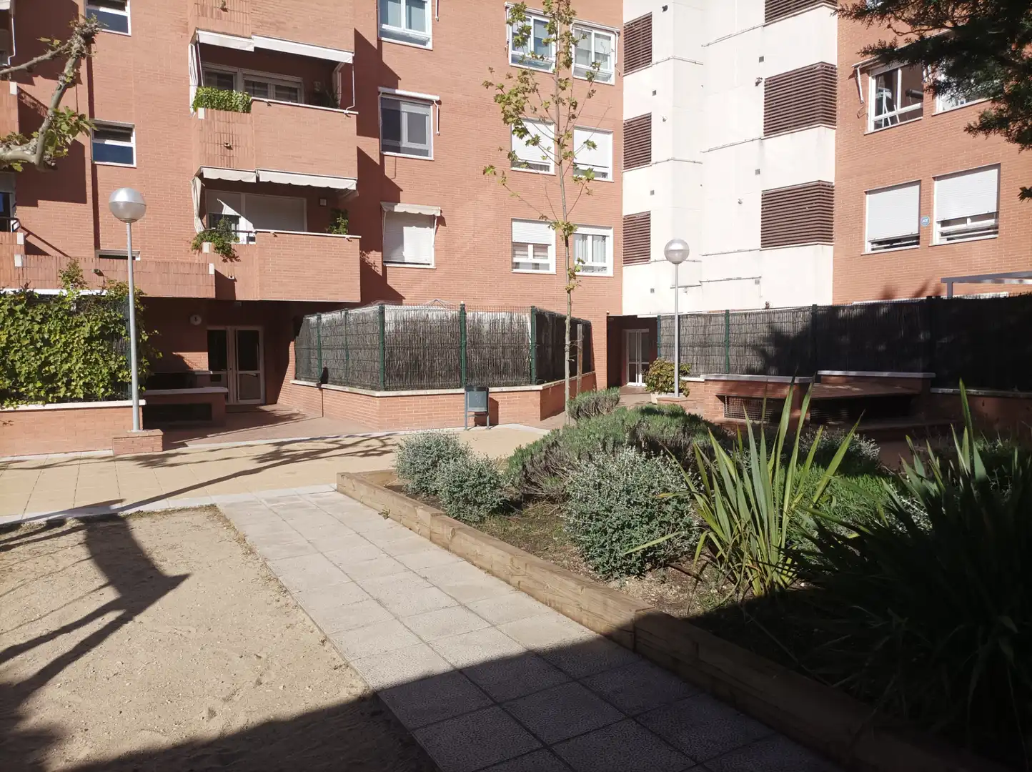 Vista exterior de Pis en venda en Las Rozas de Madrid amb Aire condicionat, Calefacció i Jardí privat