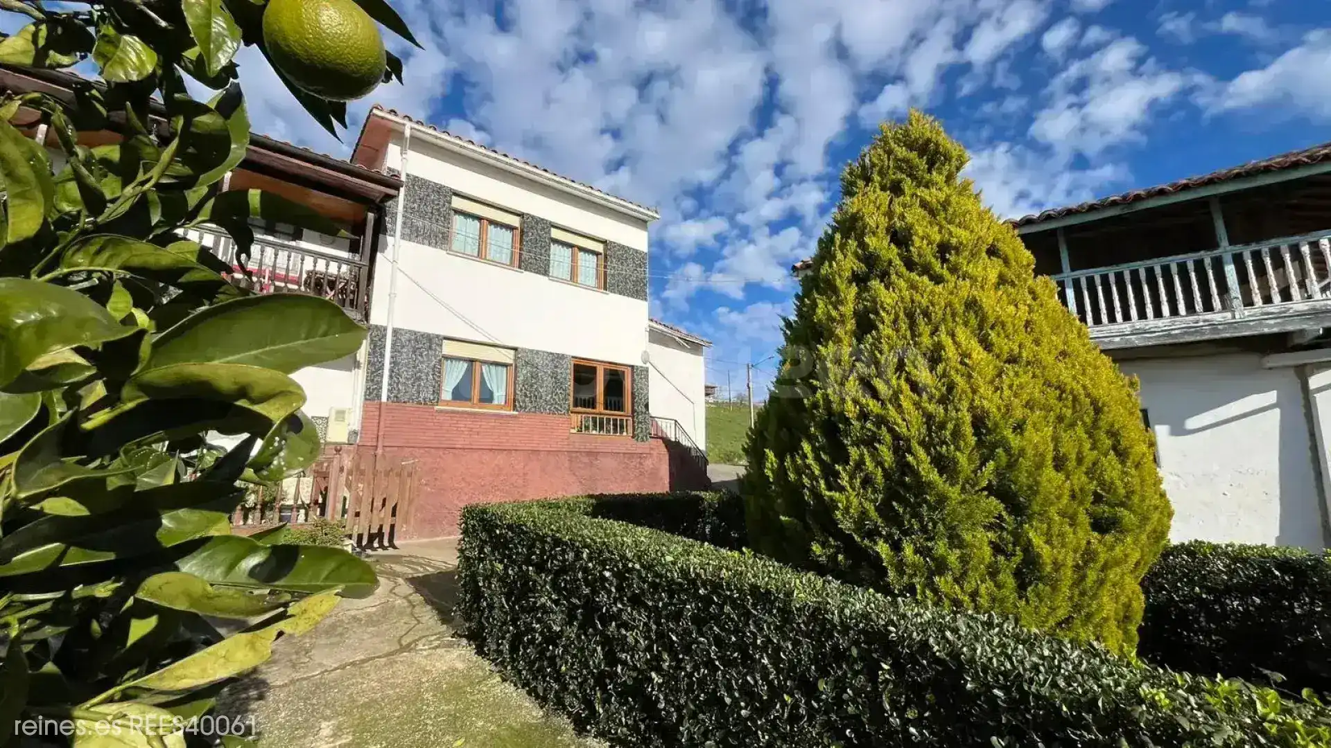 Außenansicht von Haus oder Chalet zum Verkauf in Siero mit Heizung, Privatgarten und Terrasse