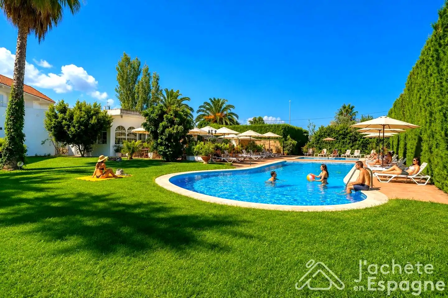 Swimming pool of Buildings for sale in Vinaròs