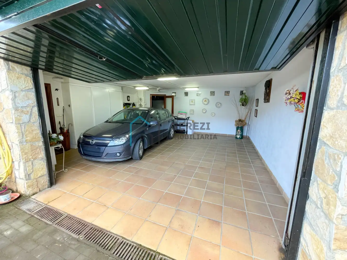 Parking de Casa adosada en venta en Mundaka con Calefacción, Jardín privado y Amueblado