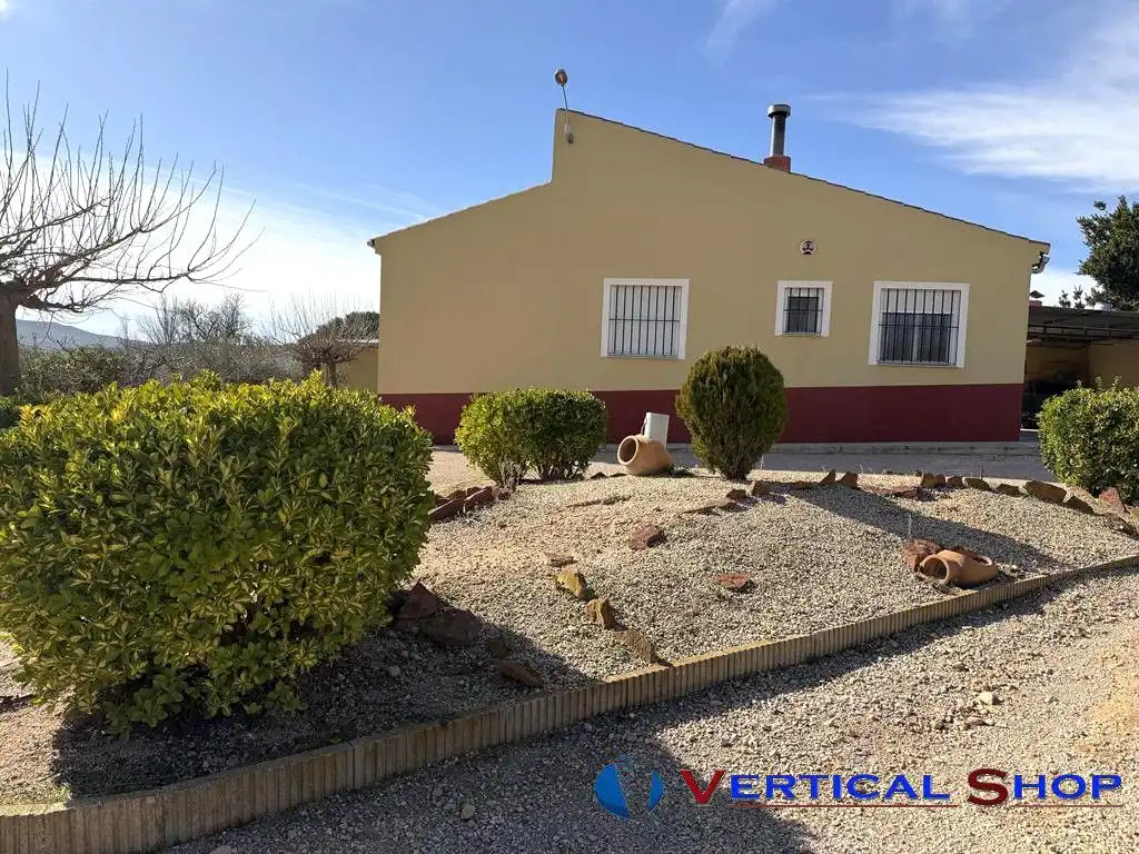 Vista exterior de Casa o xalet en venda en Caudete amb Aire condicionat