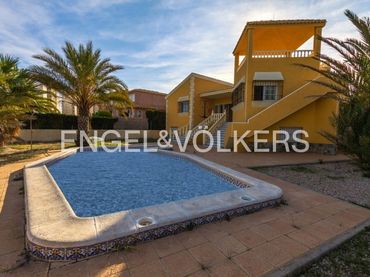 Casa rústica con piscina en venta en Veneziola
