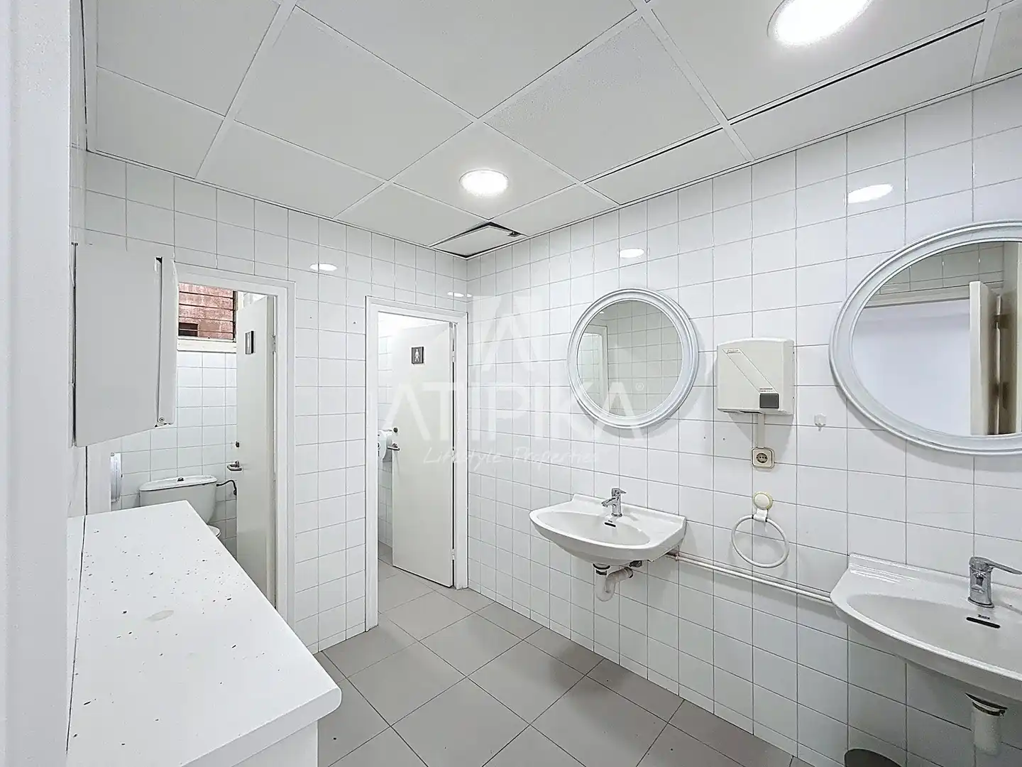 Baño de Oficina de alquiler en Barcelona con Aire acondicionado