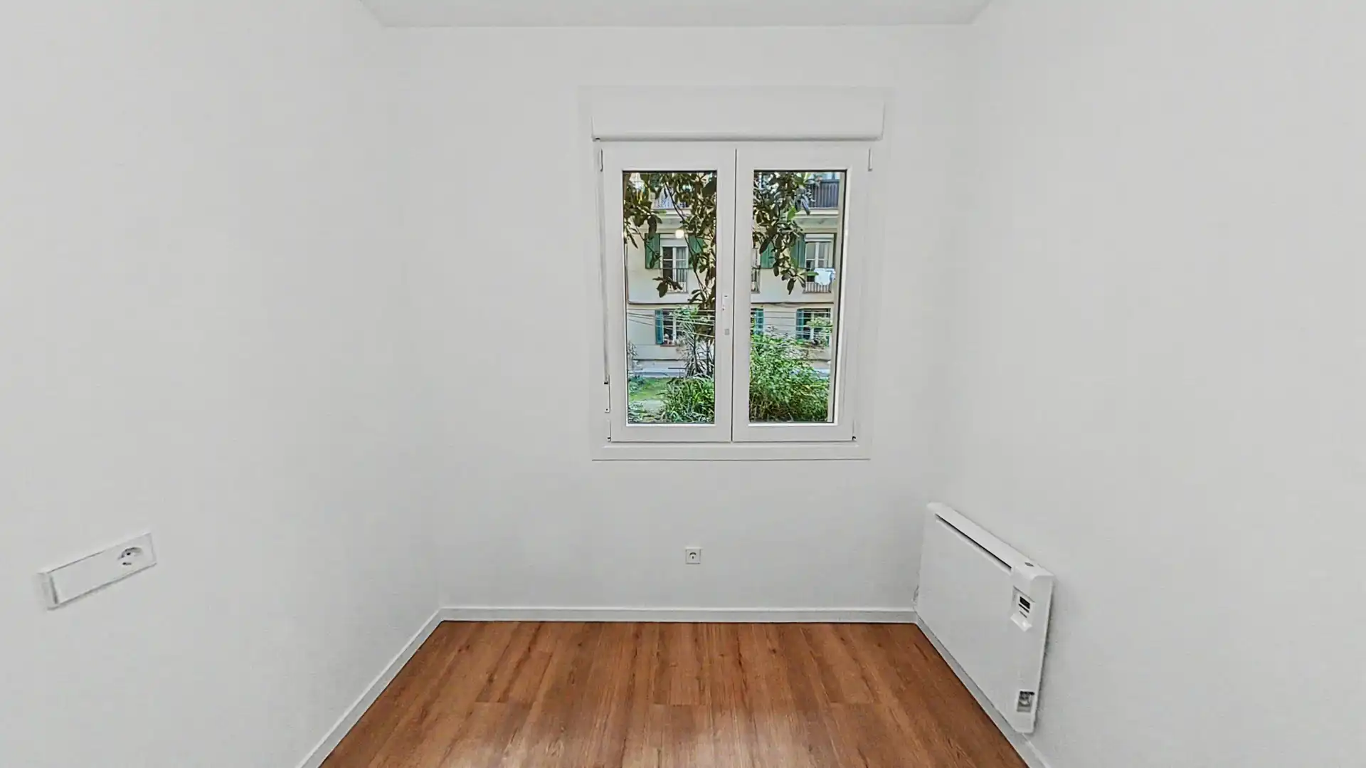 Bedroom of Flat for rent in Madrid  with Oven and Washing machine
