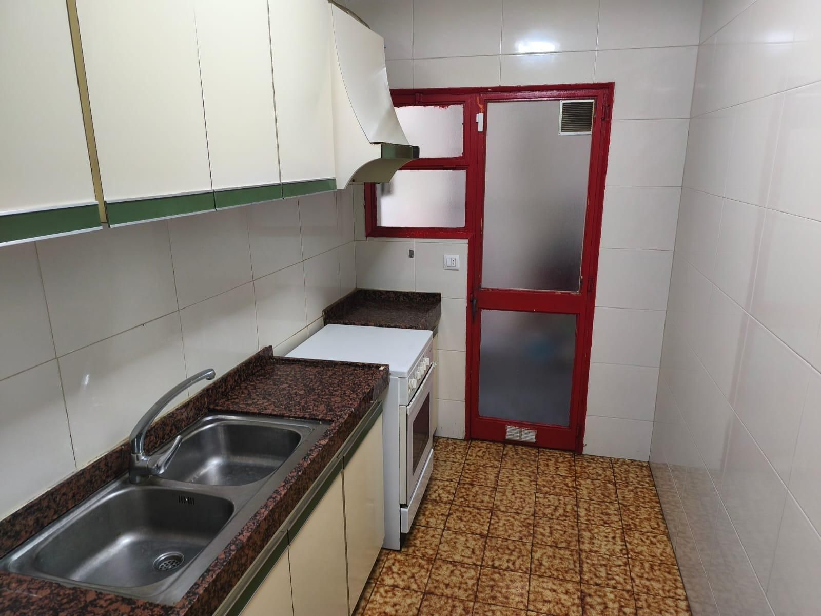 Kitchen of Flat for sale in Terrassa  with Balcony