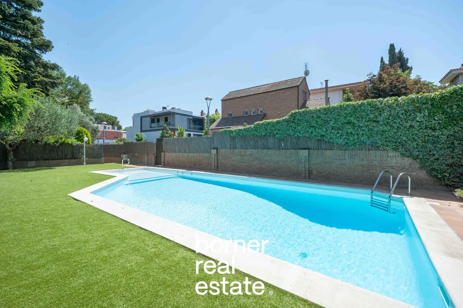 Piscina de Casa adosada en venda en Sant Cugat del Vallès amb Aire condicionat, Calefacció i Parquet