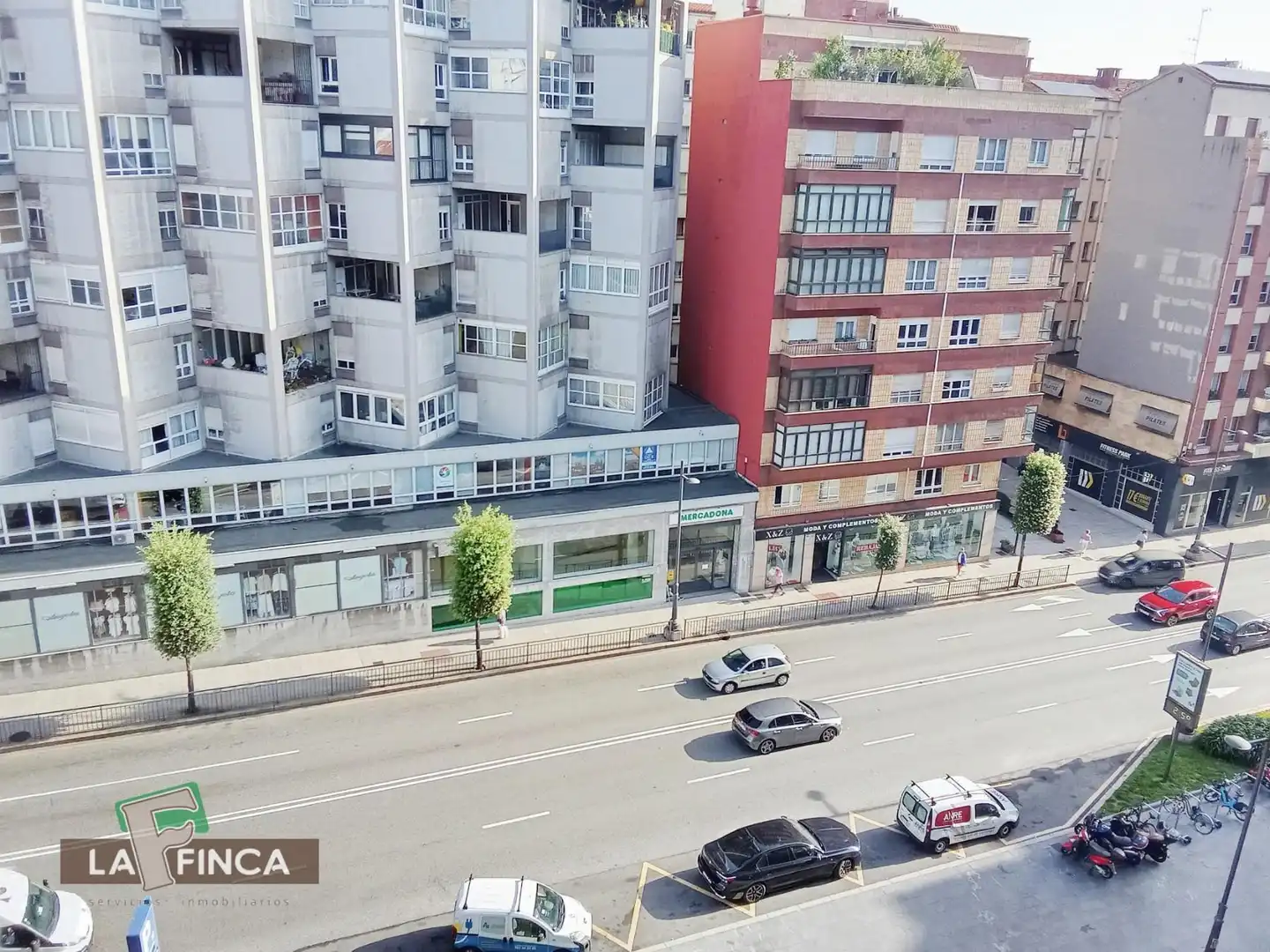 Außenansicht von Wohnungen zum Verkauf in Oviedo  mit Heizung und Parkett