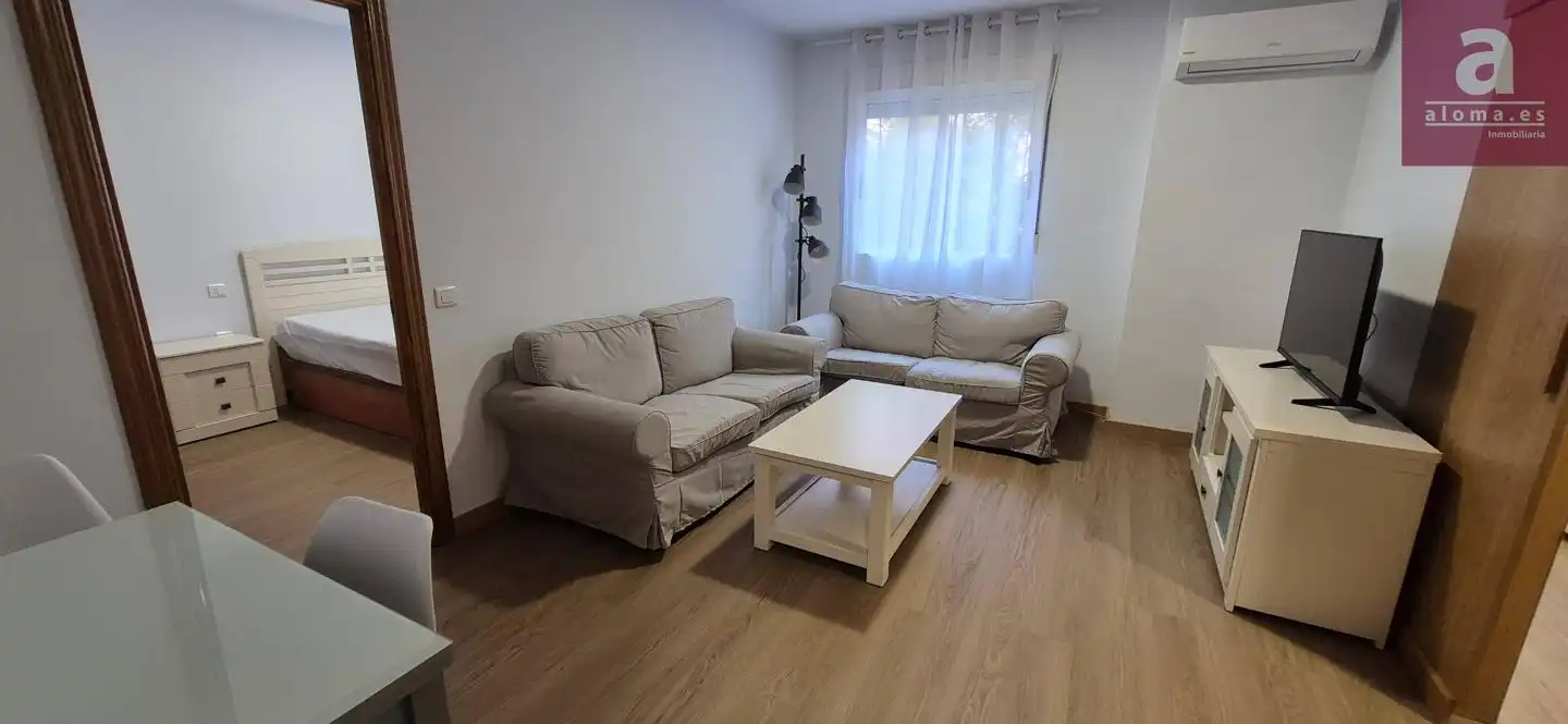 Sala de estar de Estudio de alquiler en Cáceres con Aire acondicionado, Trastero y Amueblado