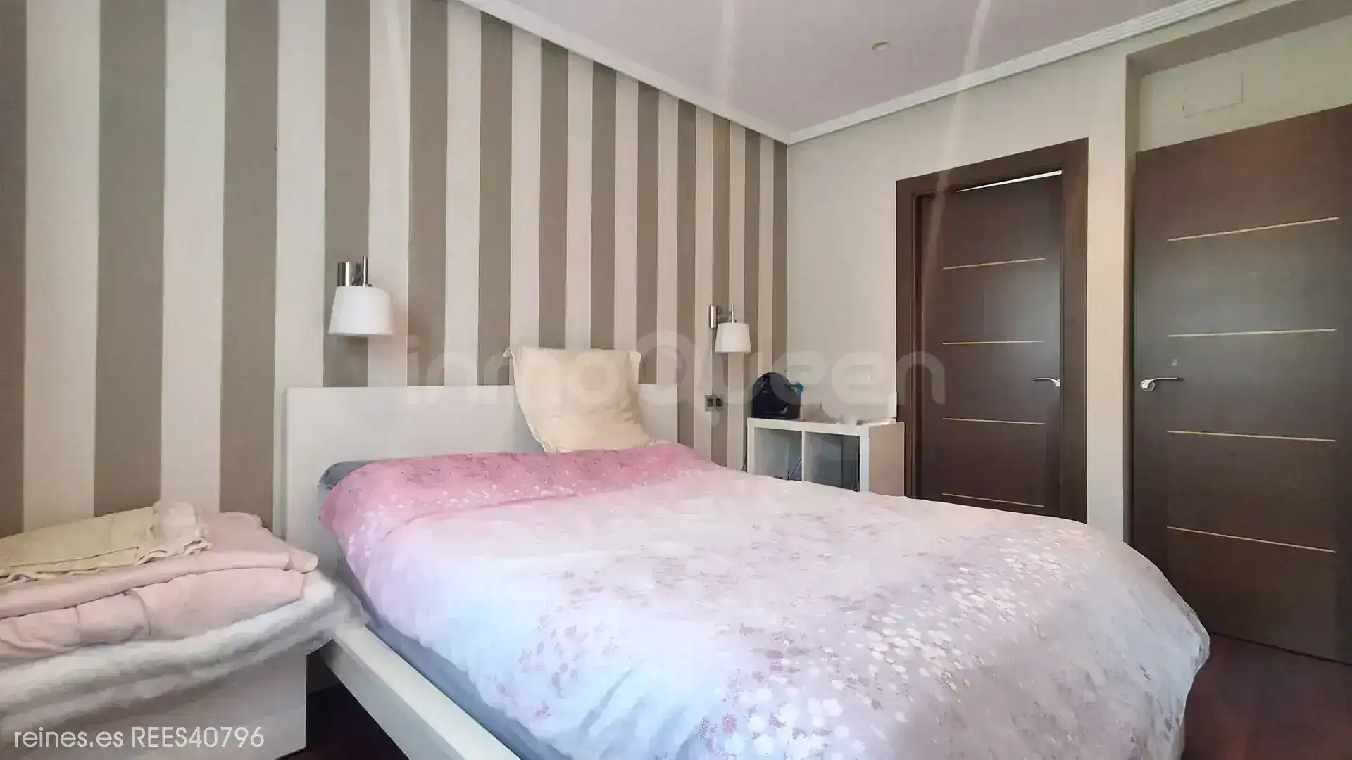 Dormitori de Casa o xalet en venda en Oviedo  amb Calefacció, Jardí privat i Terrassa