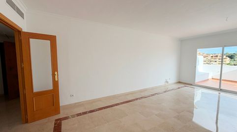 Photo 4 of Flat for sale in Carril de la Resinera, 9, La Concha - Resina Golf, Estepona