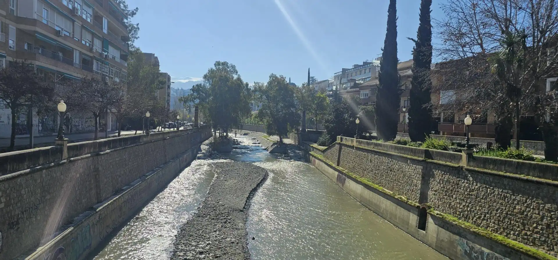 Vista exterior de Pis de lloguer en Granada amb Balcó