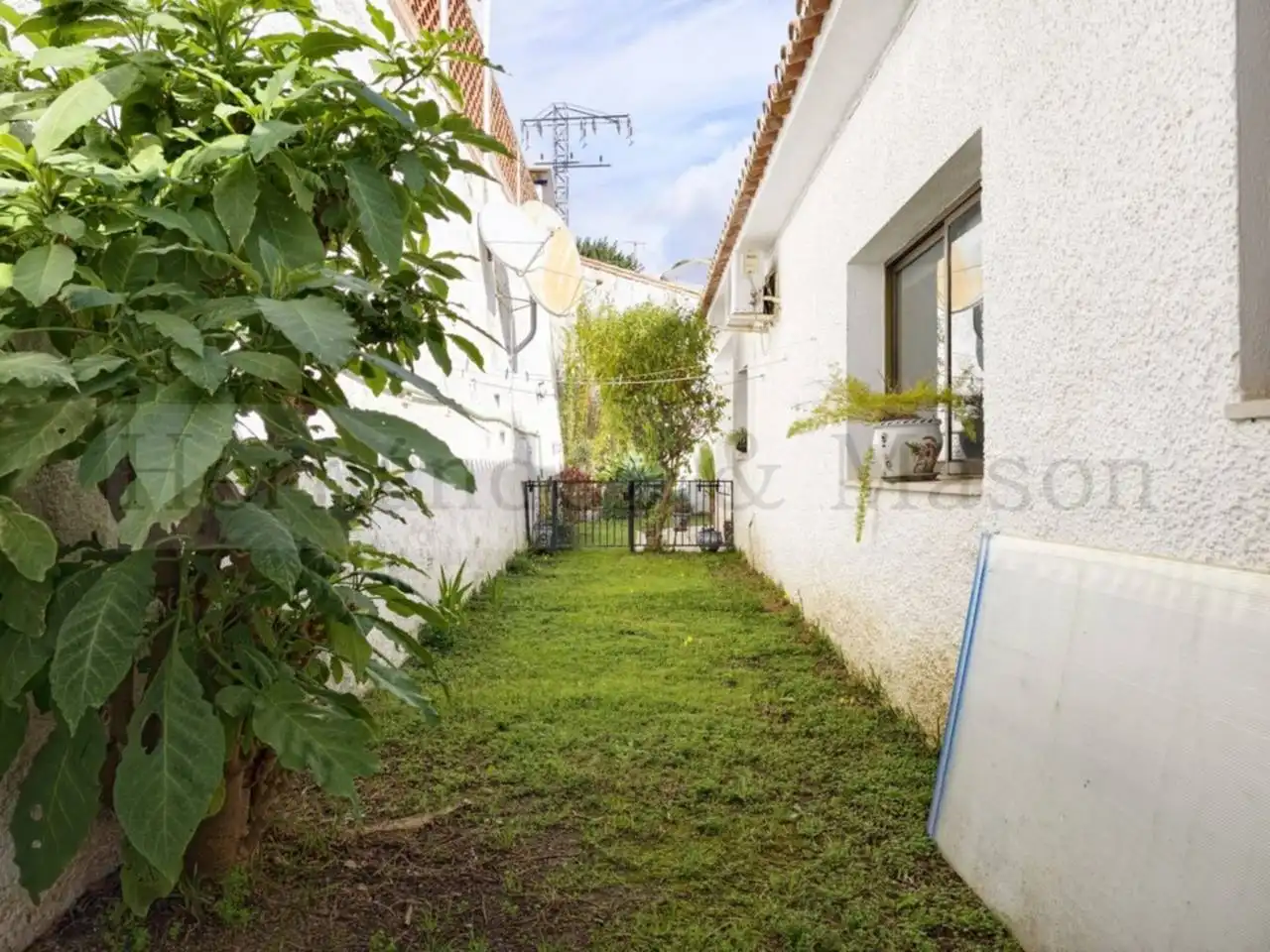 Exterior view of Houses for sale in Benalmádena  with Air Conditioner, Terrace and Swimming Pool