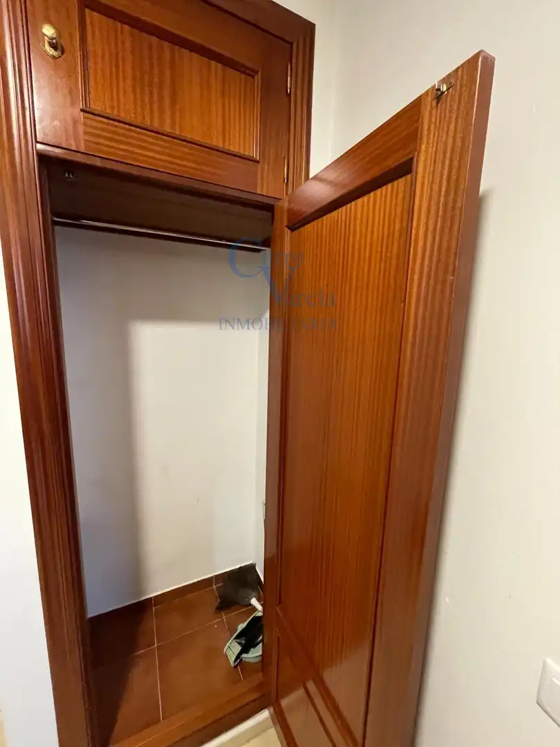 Wohnung zum Verkauf in Dos Hermanas mit Abstellraum und Möbliert