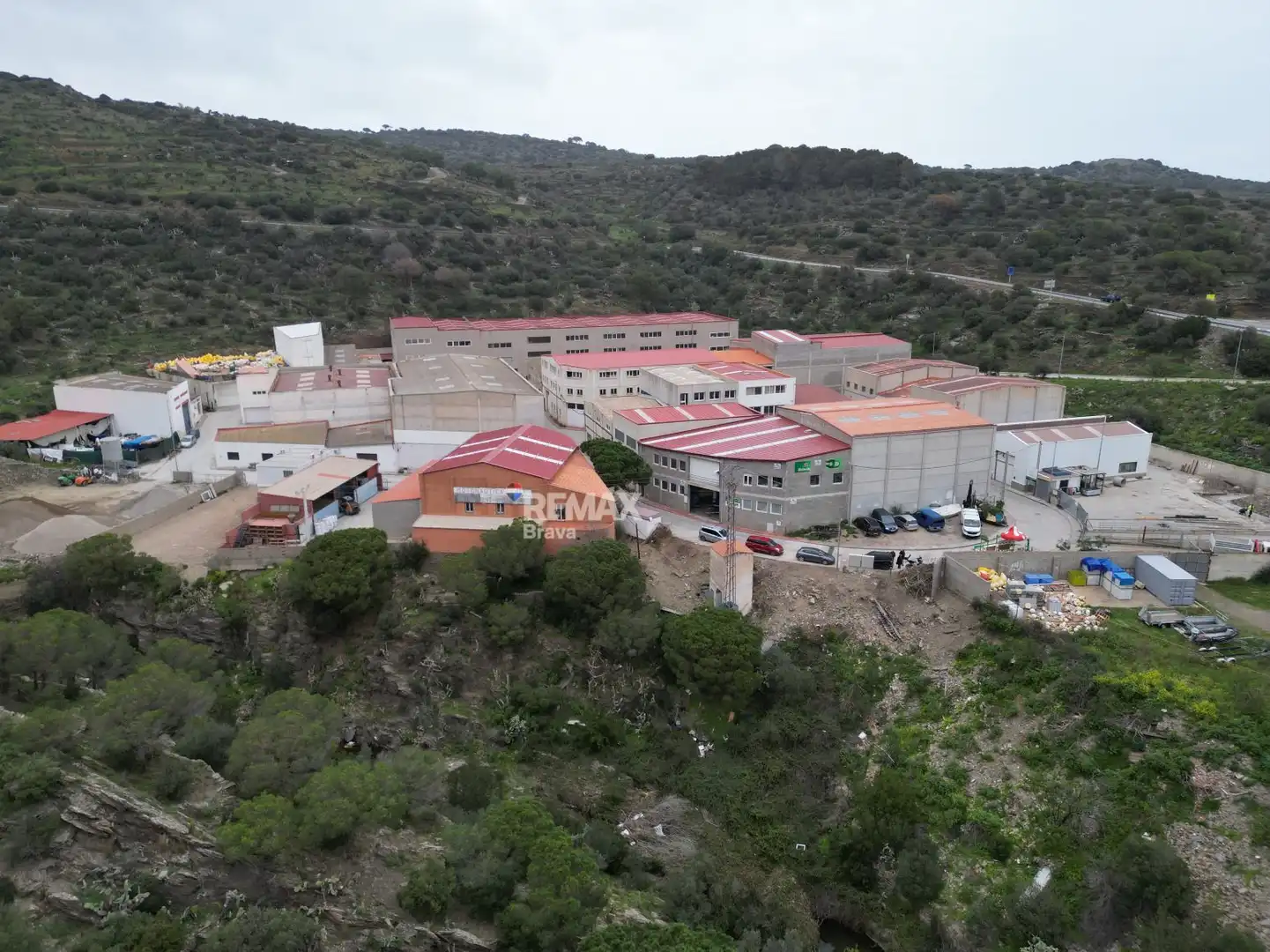 Außenansicht von Fabrikhallen zum Verkauf in Cadaqués mit Heizung