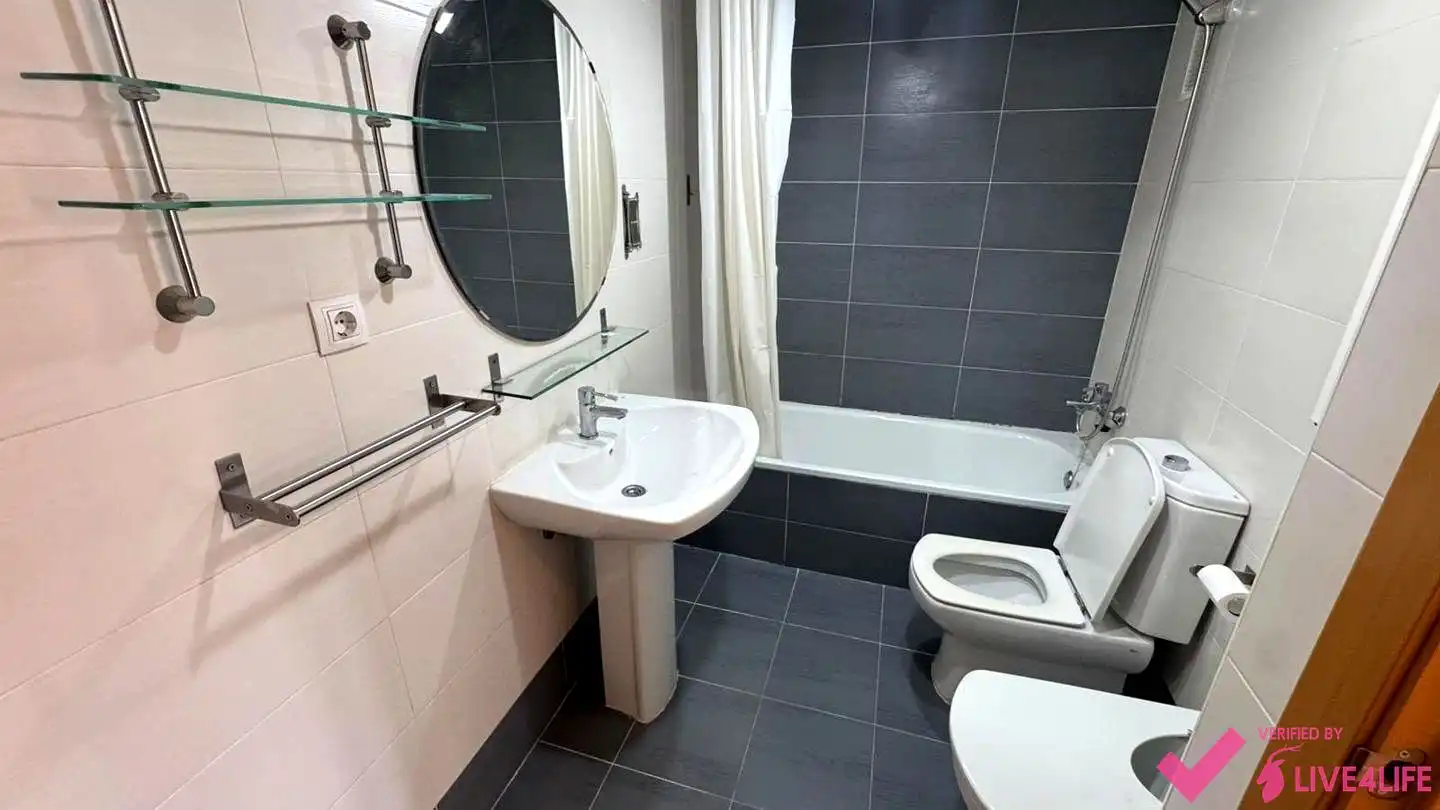 Badezimmer von Wohnung zur Miete in Valencia mit Klimaanlage, Heizung und Möbliert