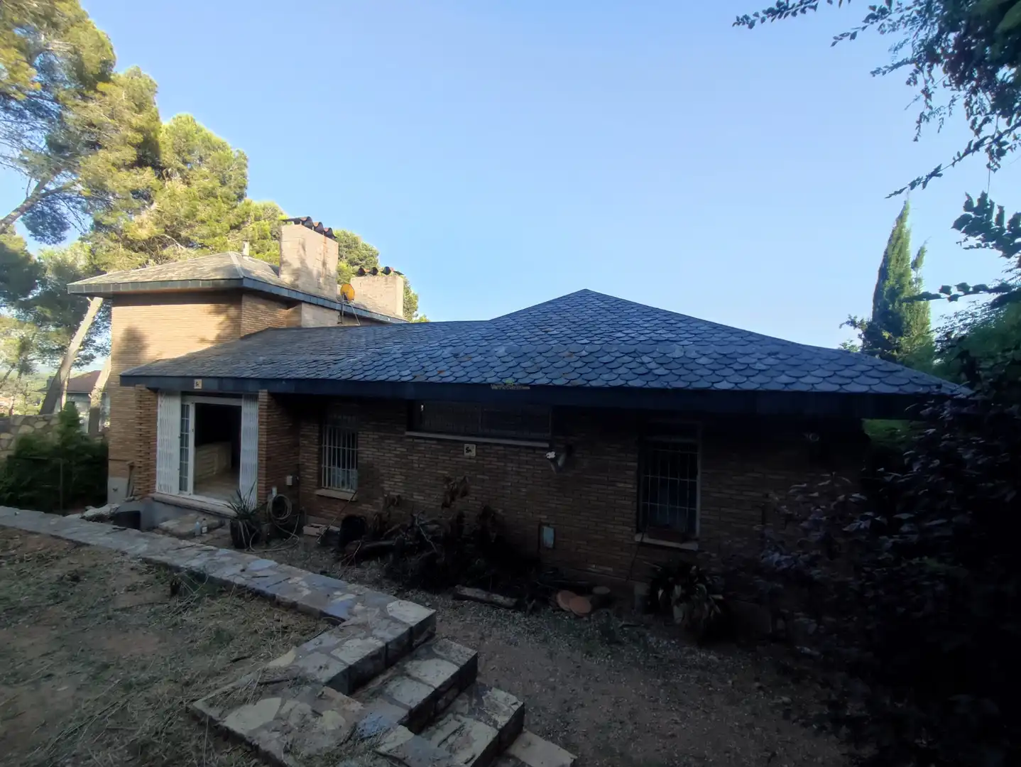 Vista exterior de Casa o xalet en venda en Pallejà amb Aire condicionat, Calefacció i Jardí privat