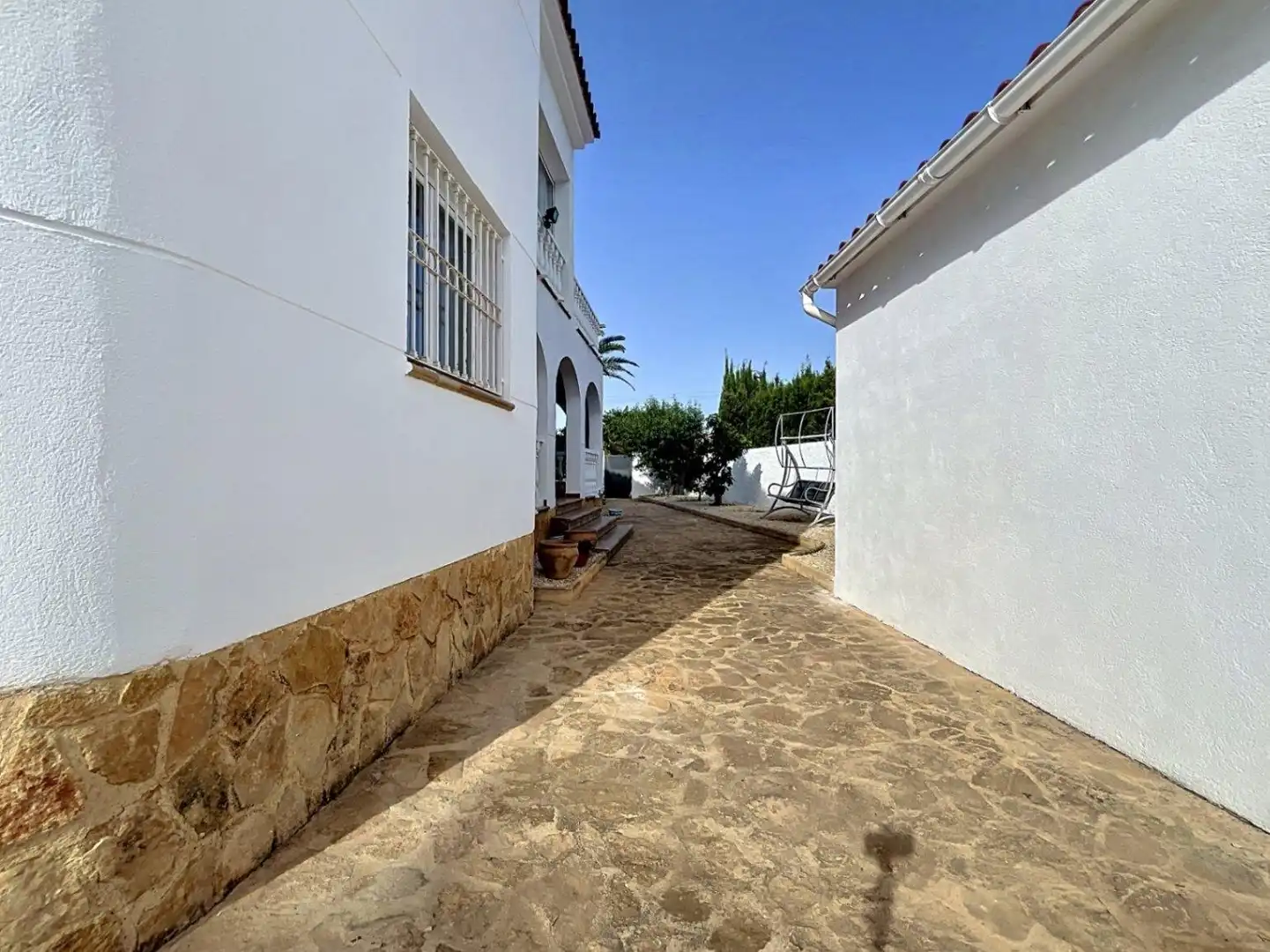 Vista exterior de Casa o xalet en venda en L'Alfàs del Pi amb Aire condicionat, Calefacció i Jardí privat