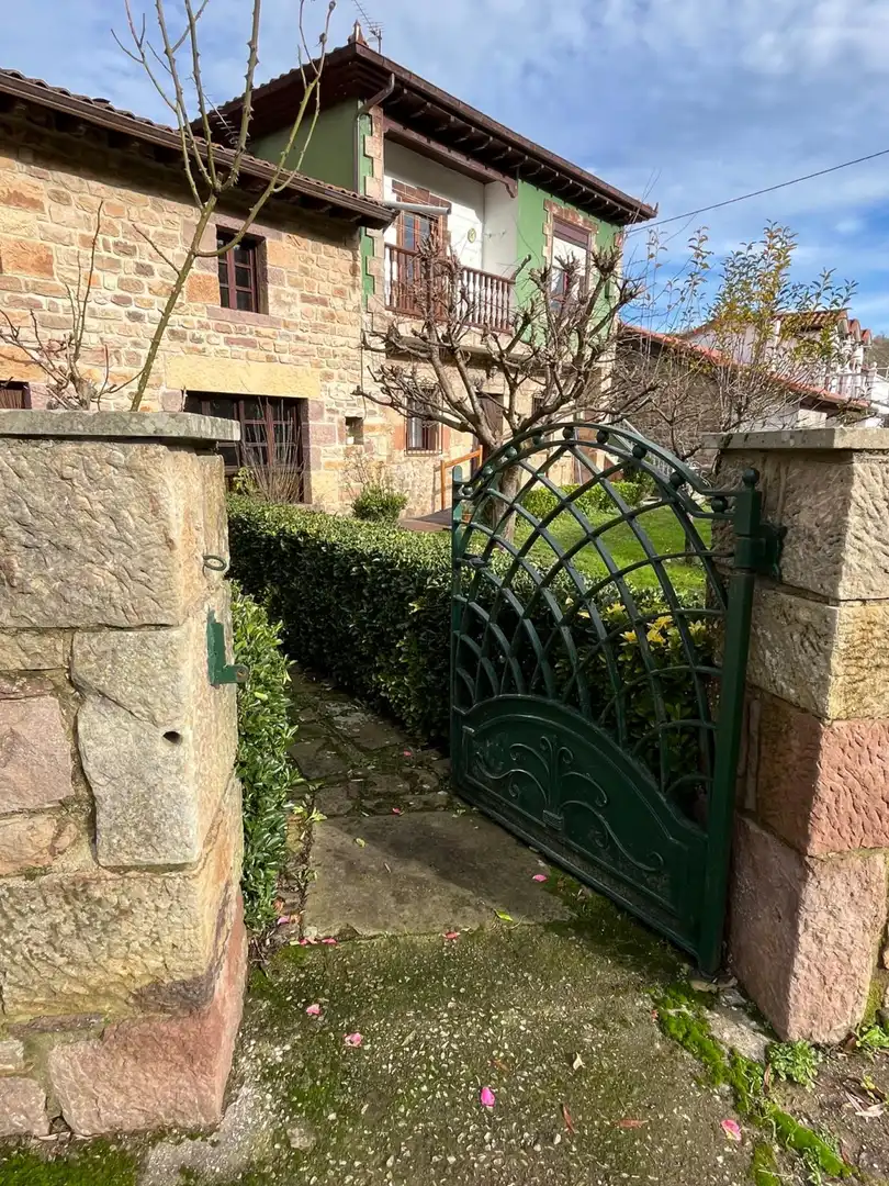 Jardín de Casa o chalet en venta en Cieza (Cantabria) con Jardín privado, Parquet y Balcón
