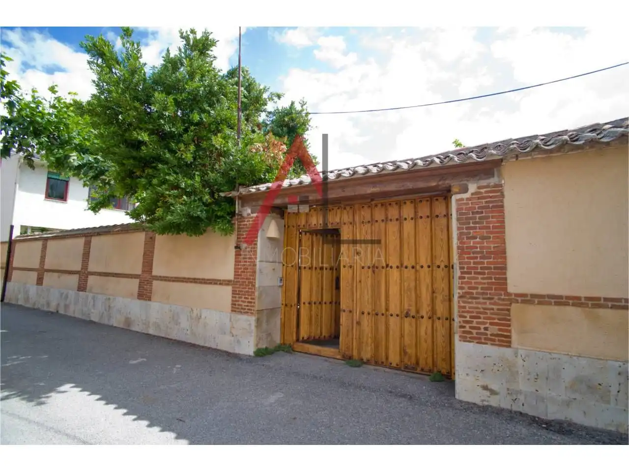 Vista exterior de Casa o xalet en venda en Santiuste de San Juan Bautista amb Jardí privat, Terrassa i Moblat