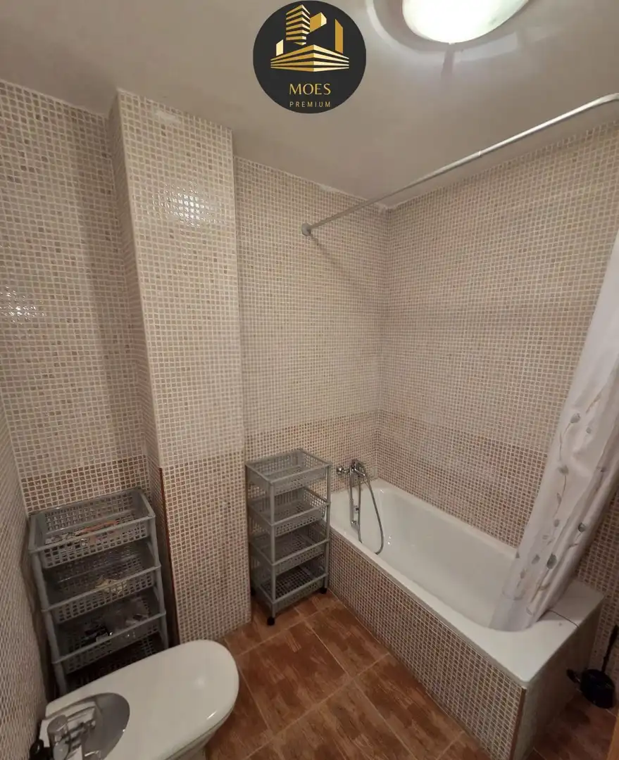 Badezimmer von Wohnung zum Verkauf in Mengíbar mit Klimaanlage, Terrasse und Abstellraum