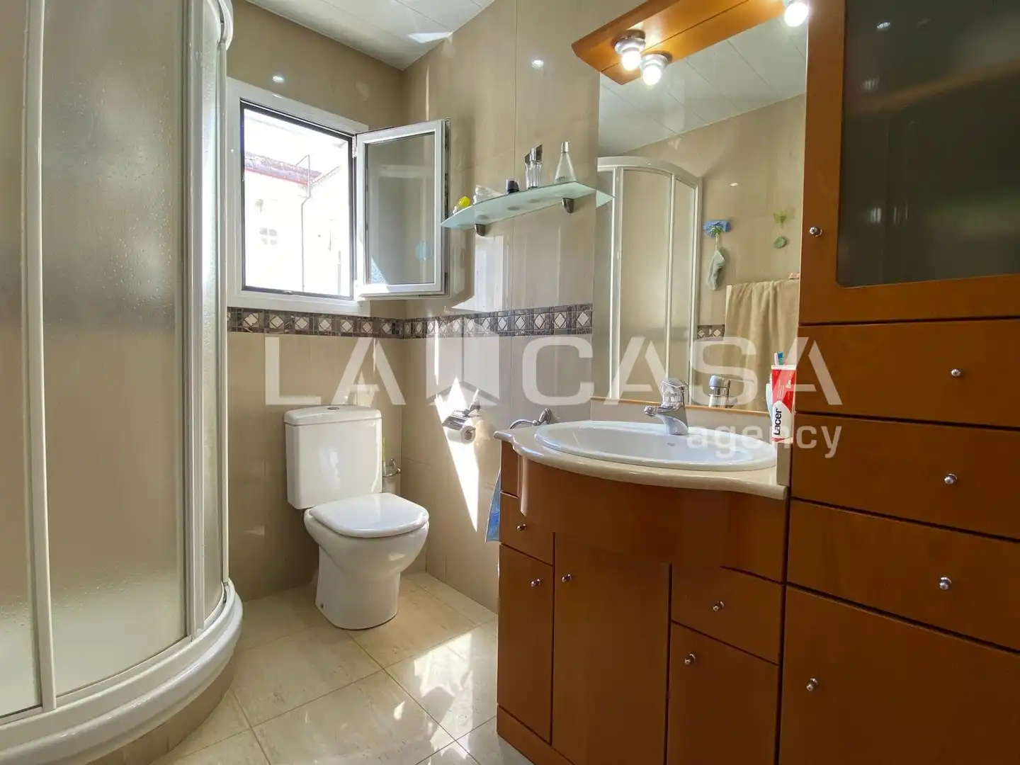Baño de Ático en venta en Santa Coloma de Gramenet con Calefacción y Terraza