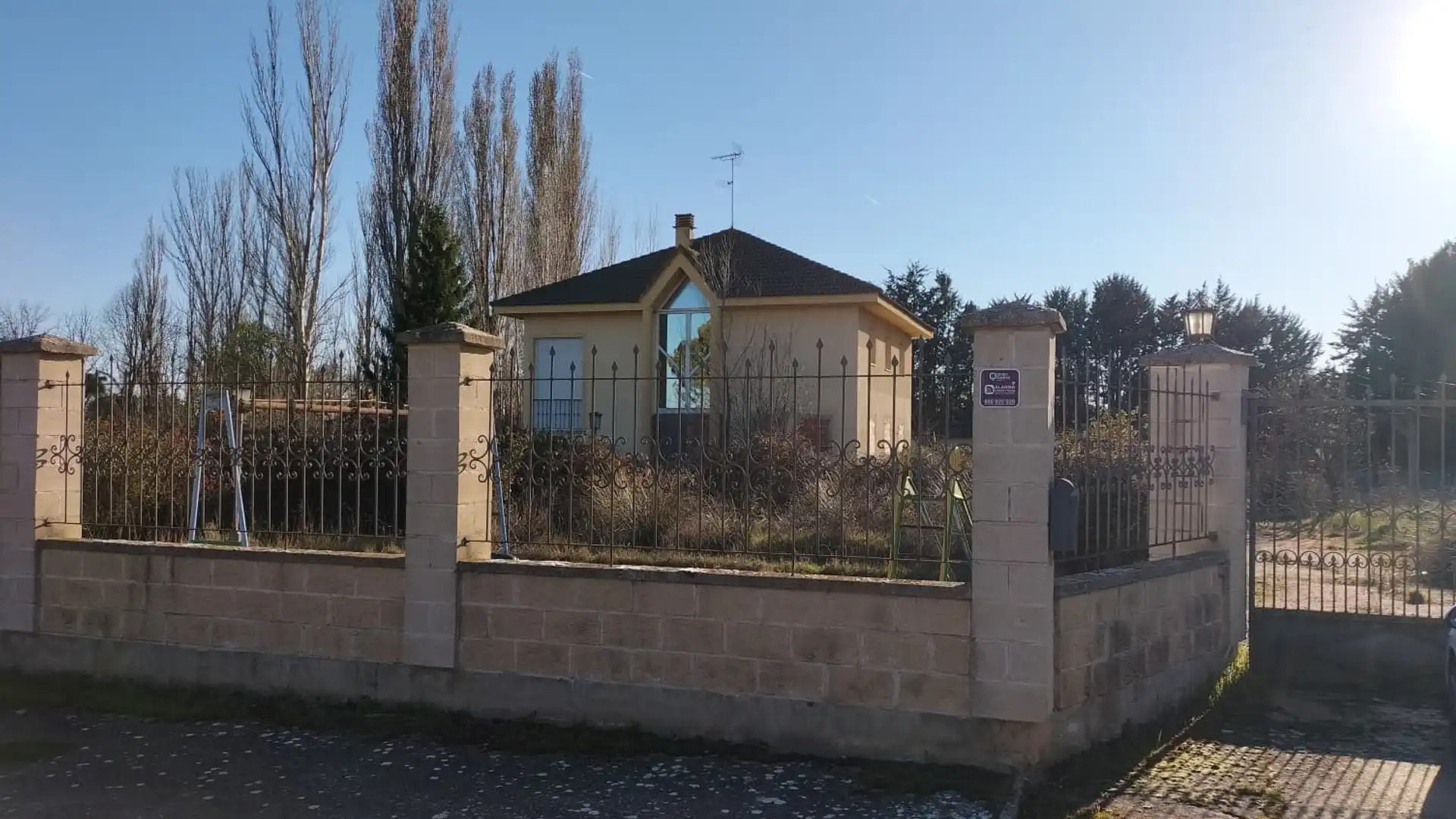 Vista exterior de Casa o chalet en venta en Grijota