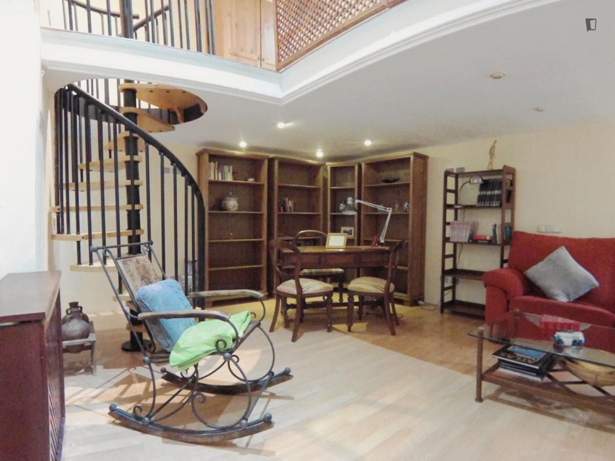 Study for rent in Trafalgar