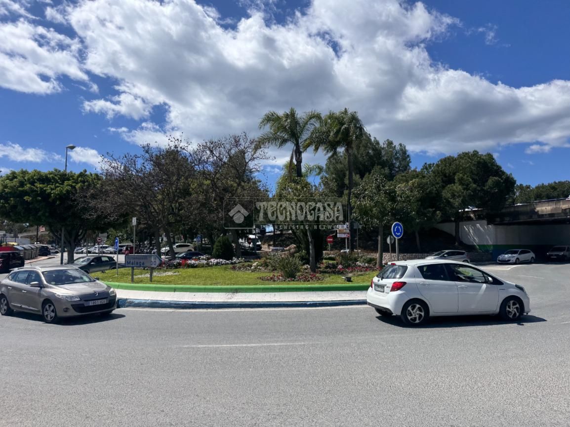 Vista exterior de Casa adosada en venda en Mijas amb Terrassa