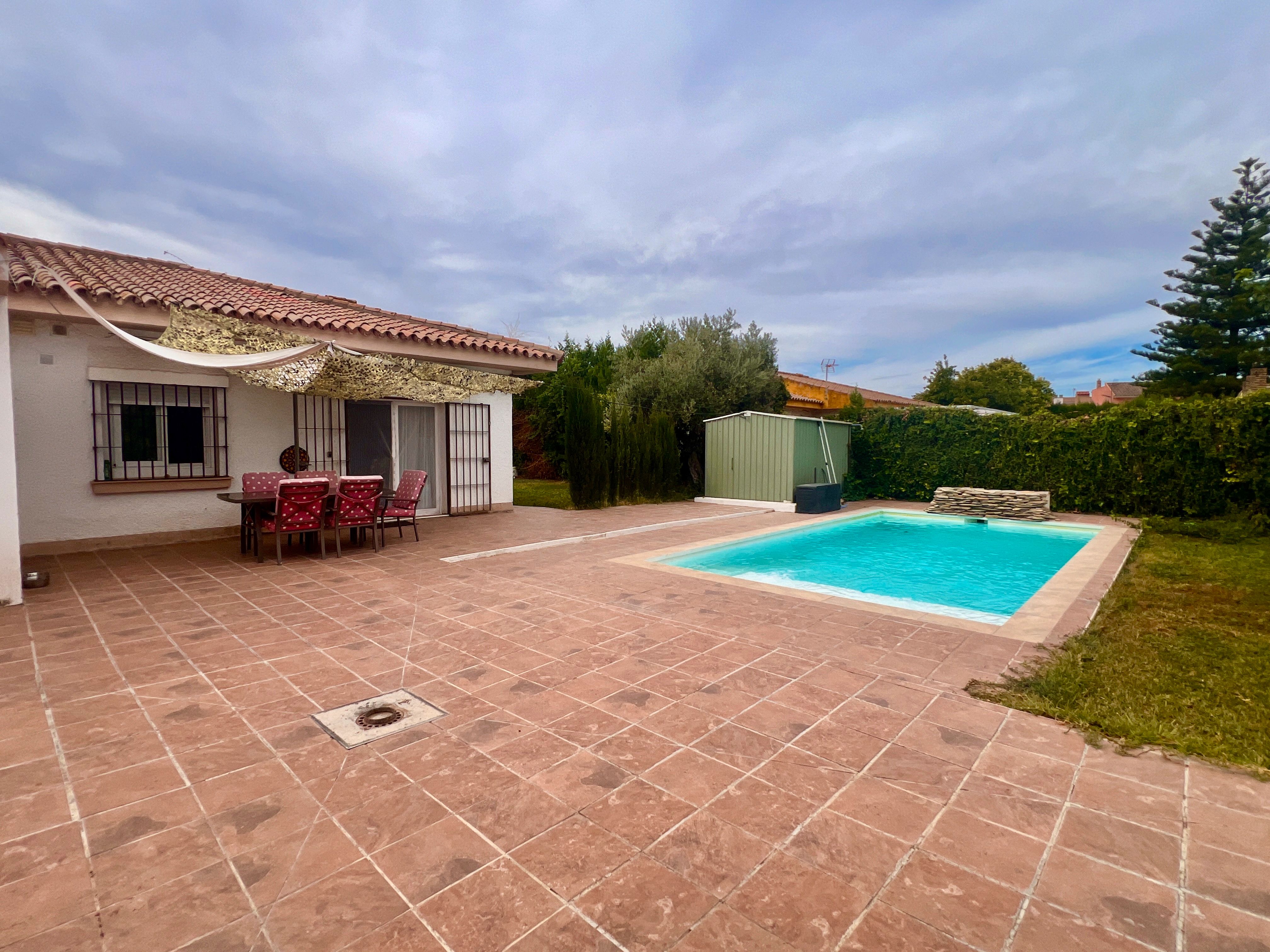 Piscina de Casa o xalet en venda en Valencina de la Concepción amb Jardí privat, Terrassa i Piscina