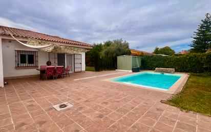 Piscina de Casa o xalet en venda en Valencina de la Concepción amb Jardí privat, Terrassa i Piscina