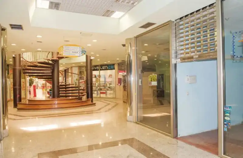 Local comercial en venta en Rúa Damas Apostólicas 17, imagen 4