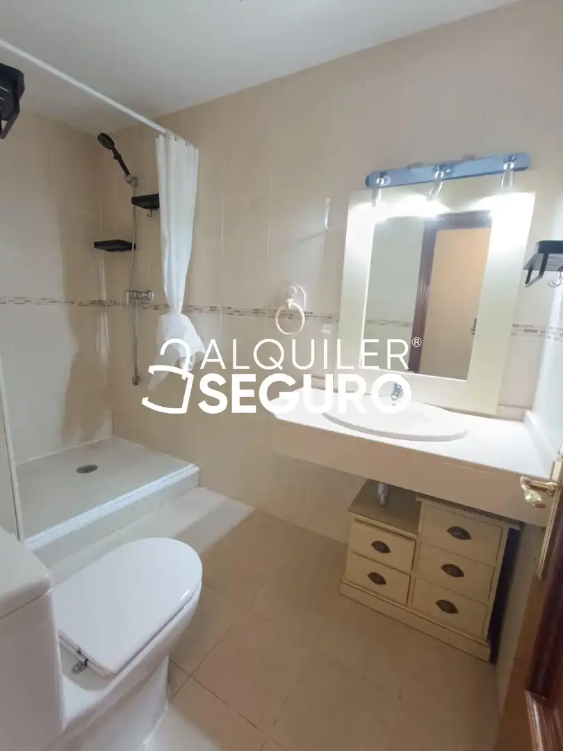 Bathroom of Flat for rent in Pinto  with Heating, Terrace and Furnished
