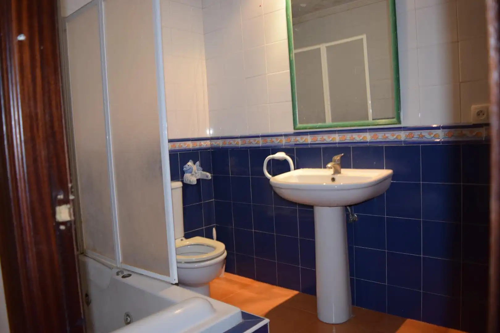 Bany de Pis en venda en Oviedo  amb Calefacció, Parquet i Traster