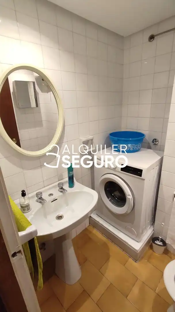 Baño de Piso de alquiler en Madrid con Aire acondicionado, Calefacción y Piscina