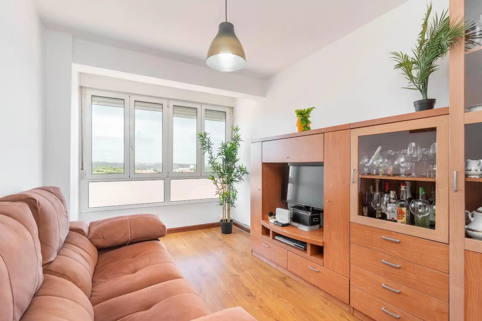 Sala d'estar de Pis en venda en Corvera de Asturias amb Calefacció, Jardí privat i Parquet