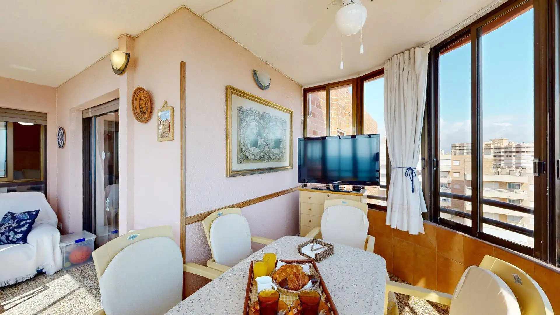 Menjador de Apartament de lloguer en Elche / Elx amb Aire condicionat, Calefacció i Jardí privat