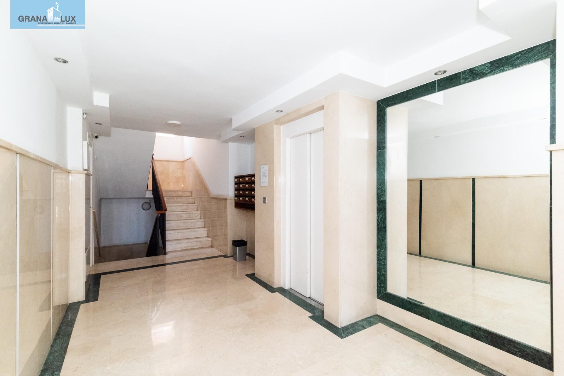Flat for sale in  Granada Capital  with Air Conditioner, Storage room and Balcony