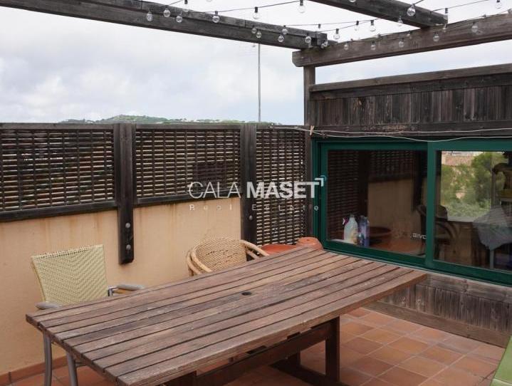 Foto 1 de Casa adosada en venda a De Monticalvari, Centre, Girona