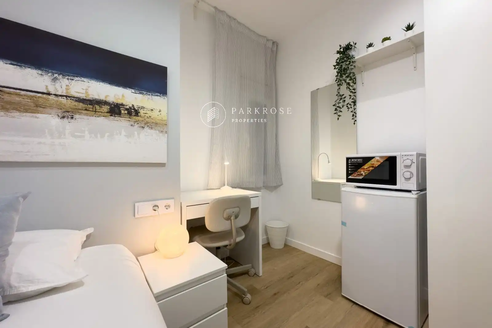 Bedroom of Flat for share in Barcelona  with Parquet flooring, Furnished and Oven