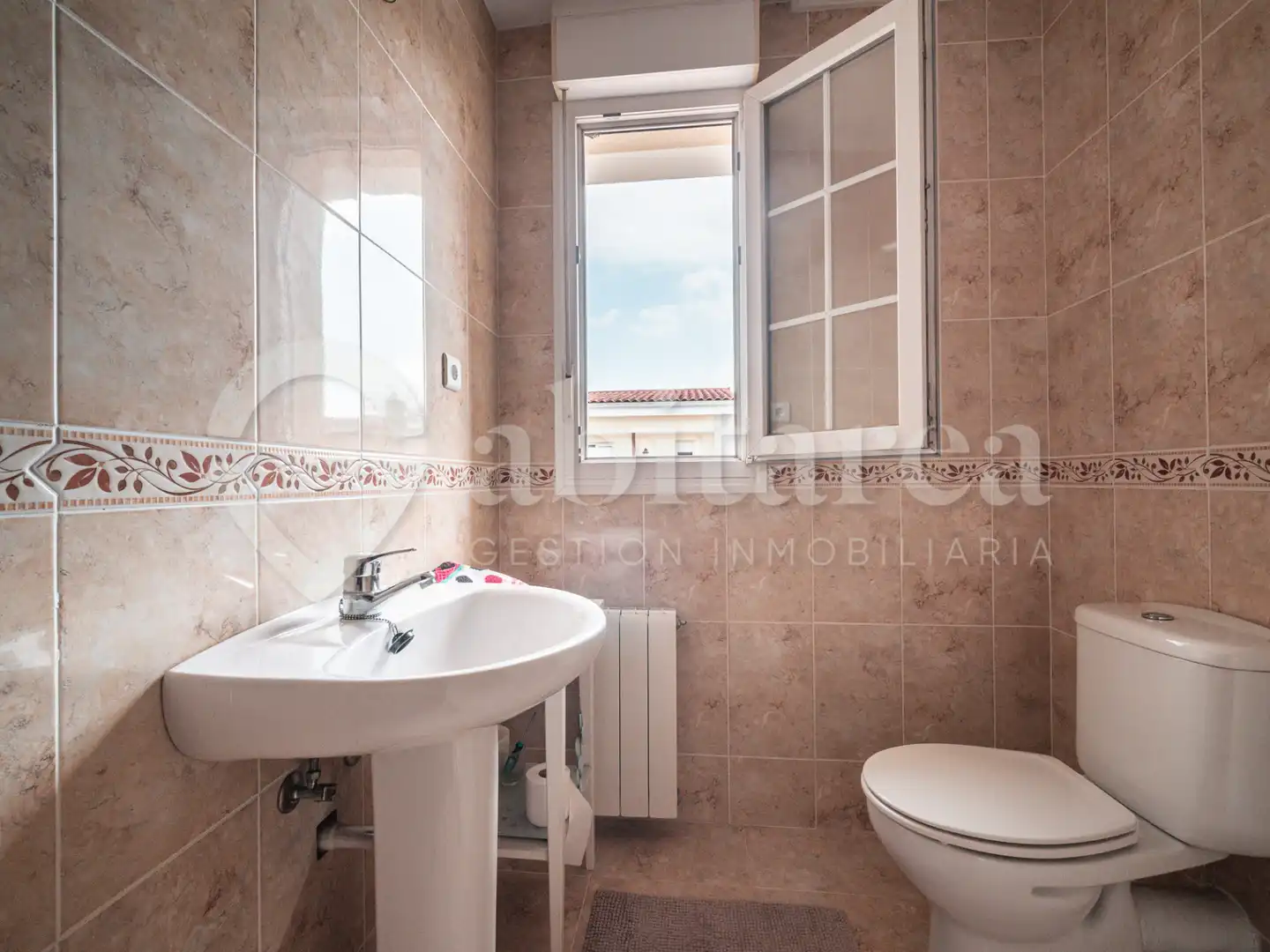 Bathroom of Houses for sale in Castañeda  with Heating, Private garden and Parquet flooring
