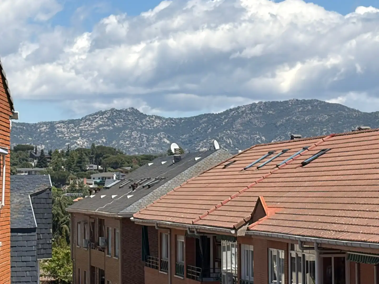 Vista exterior de Pis de lloguer en Galapagar amb Calefacció, Terrassa i Forn