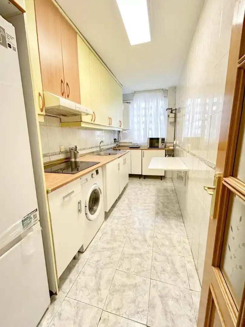 Cuina de Apartament de lloguer en Coslada amb Parquet i Moblat