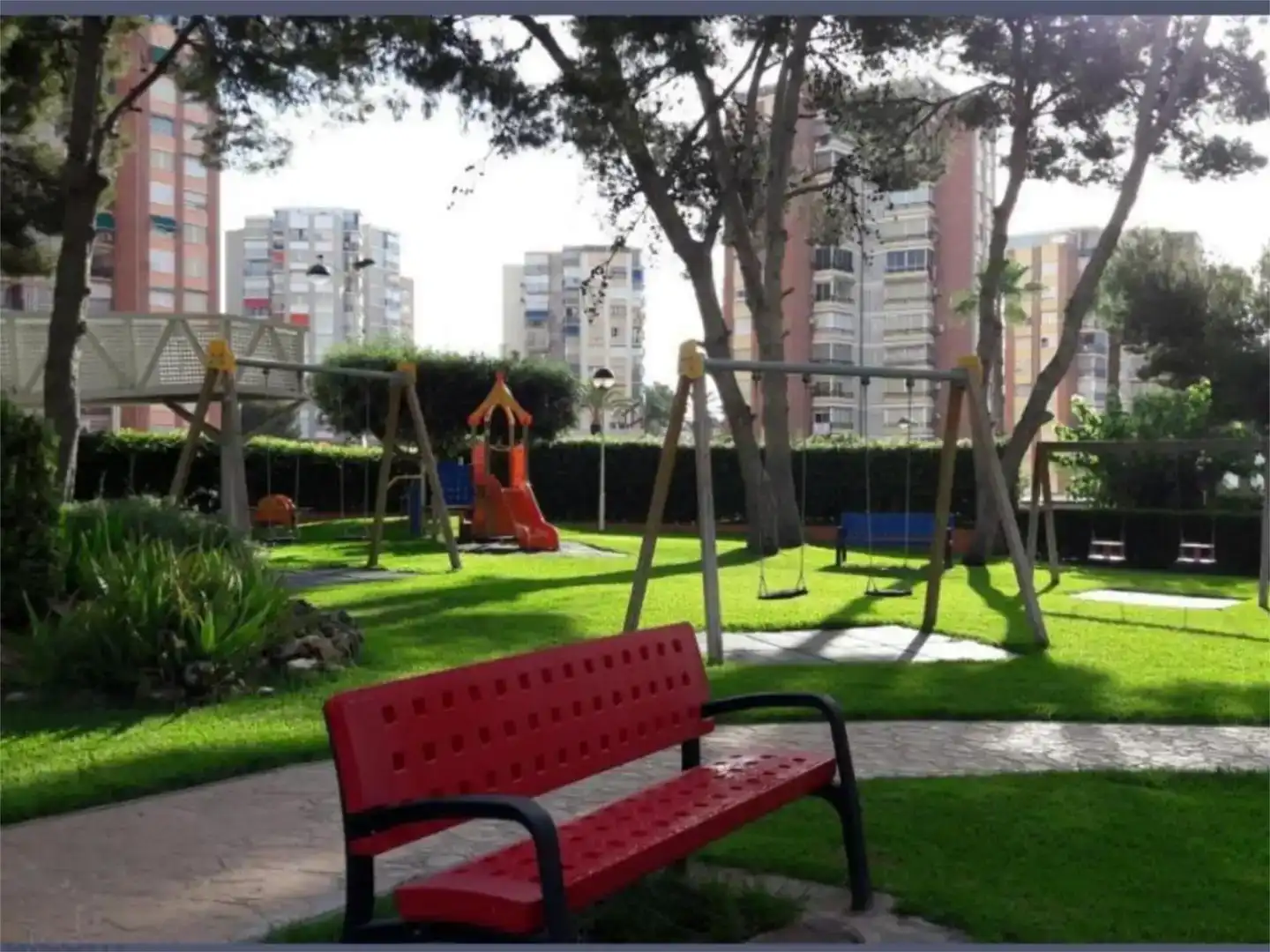 Jardí de Apartament de lloguer en Benidorm amb Piscina i Balcó