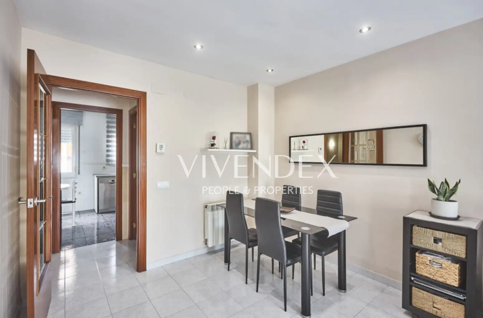 Vista exterior de Casa adosada en venta en Viladecans con Calefacción, Jardín privado y Terraza