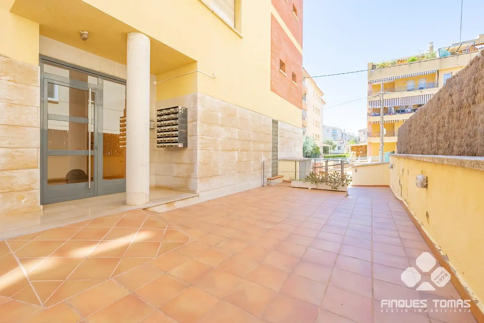 Außenansicht von Wohnung zum Verkauf in Calafell mit Klimaanlage und Balkon