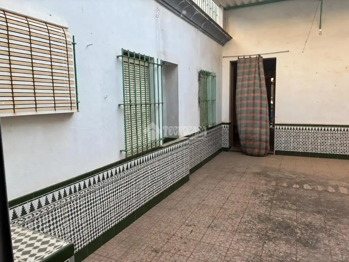 Casa aparellada amb terrassa en venda a Pilas, imagen 25
