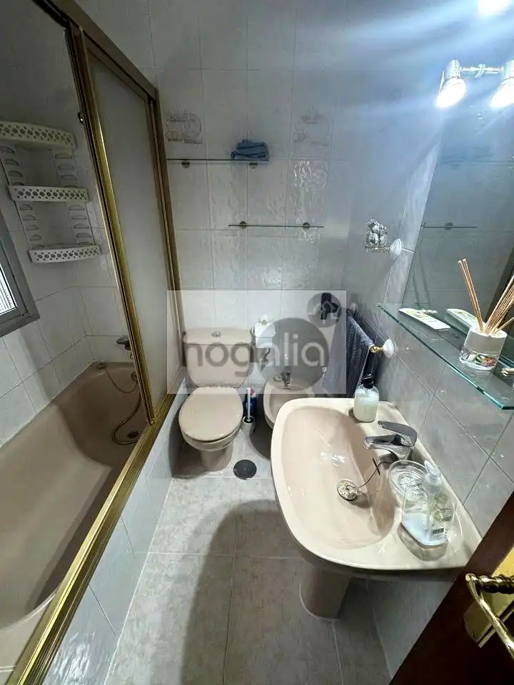 Badezimmer von Wohnung zur Miete in Sevilla mit Klimaanlage und Möbliert