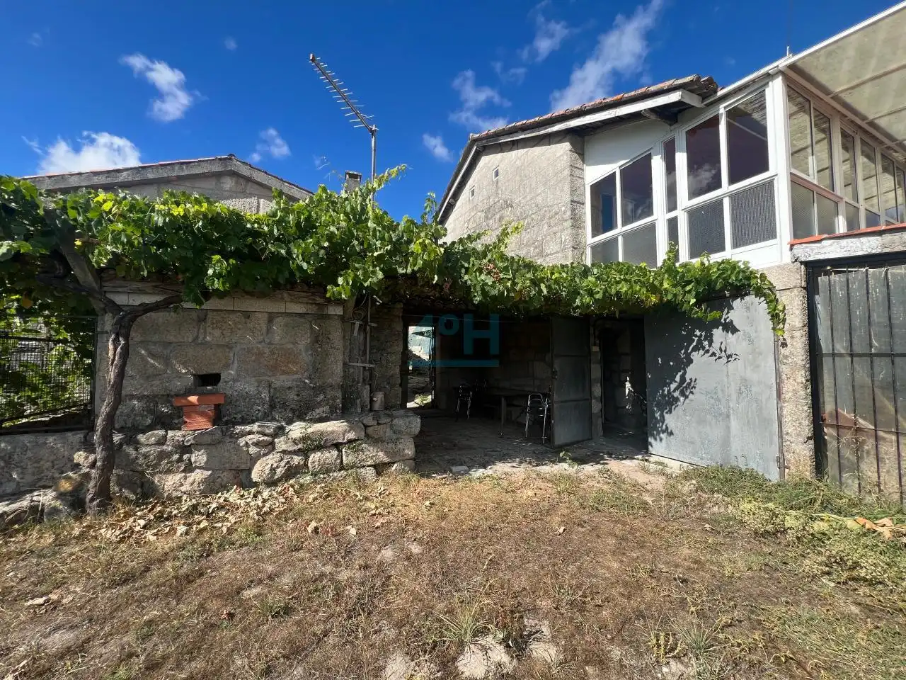 Vista exterior de Casa o xalet en venda en Coles amb Calefacció, Jardí privat i Traster